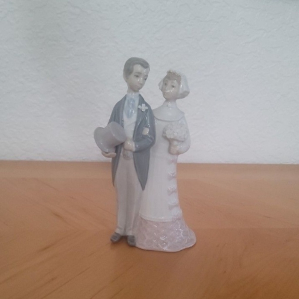 LLADRO ORIGINAL VINTAGE GROOM AND BRIDE.